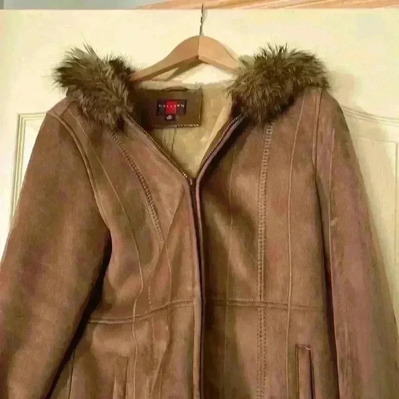 Gallery Women’s faux fur Brown jacket - Picture 1 of 6